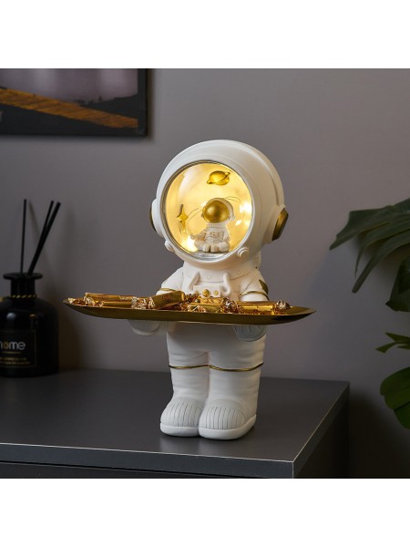 Статуэтка астронавт с золотым подносом